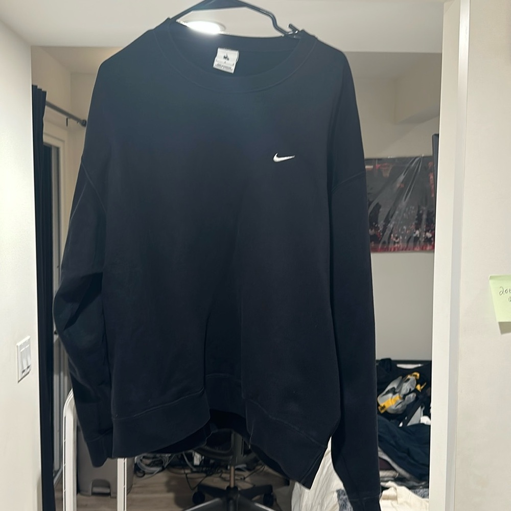 Black Nike long sleeve sweater